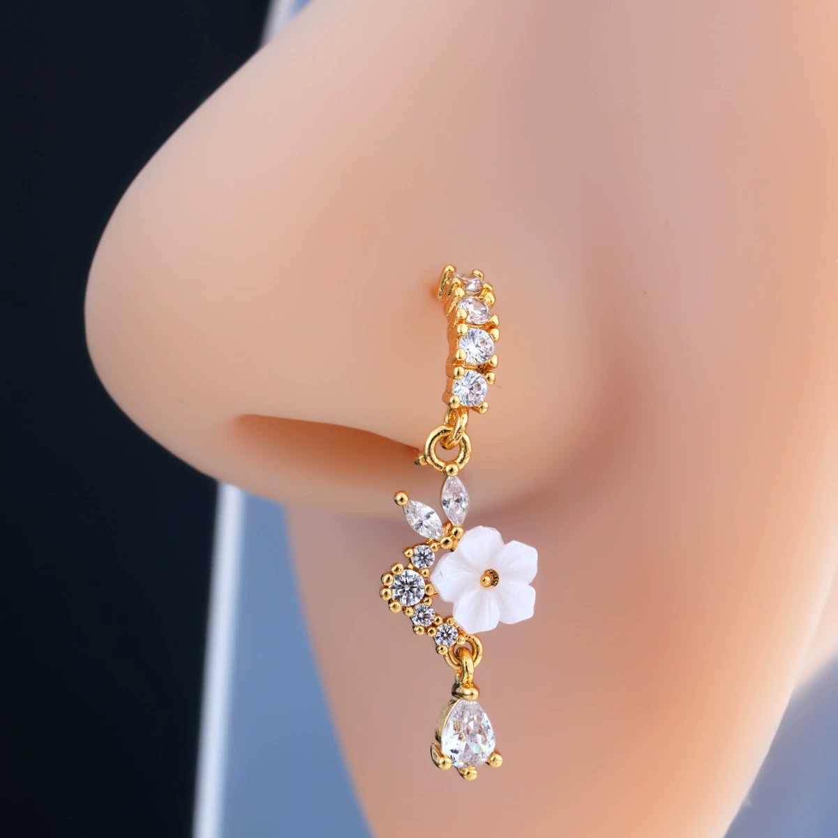 Anello per Naso a Fiore Dorato - Body Jewelry Surgical Steel recensione e prezzo